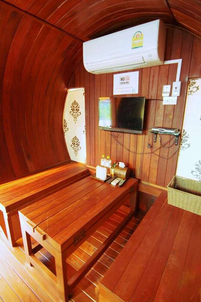 Hotel Ton-aor On The Beach Resort & Restaurant
