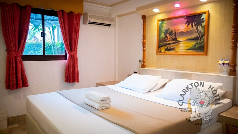 Clarkton Hotel