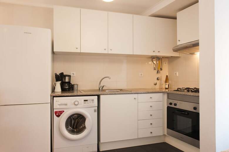 Moniz Studio Apartment - By Lu Holidays