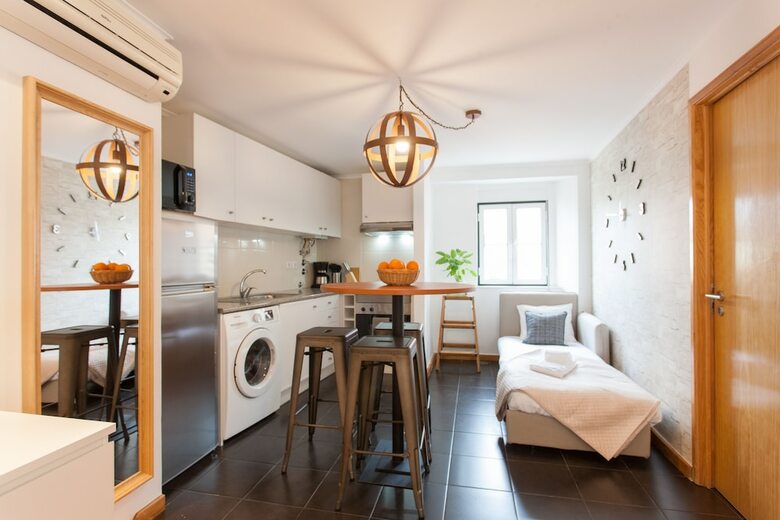 Moniz Studio Apartment - By Lu Holidays