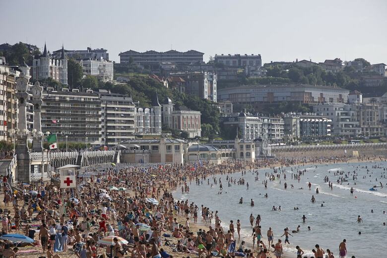 Playa de La Concha 3 Apartment By Feelfree Rentals