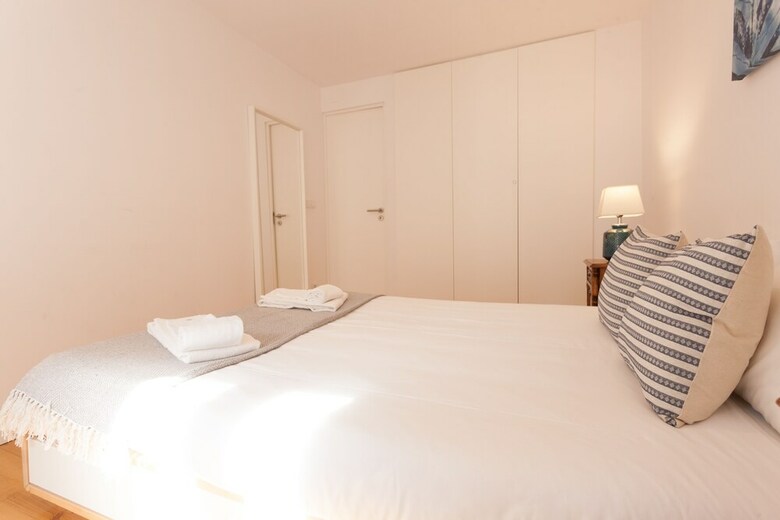 Moniz Blue One-bedroom Apartment - By Lu Holidays