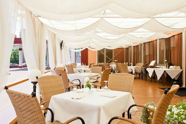 Benefit Plaza Congress Hotel