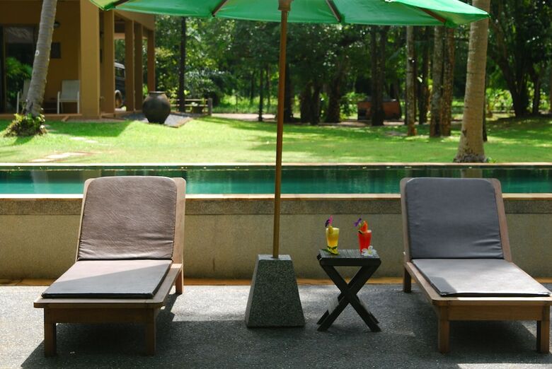 Hotel Melina's Beach Front Bungalow