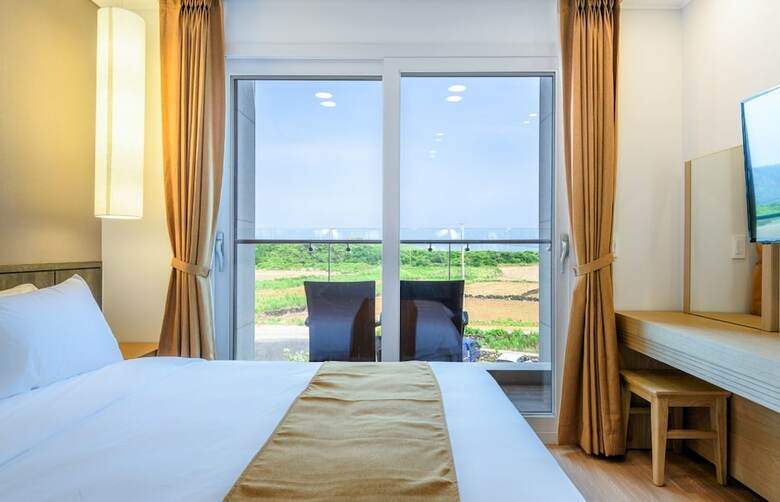 Thira Hotel