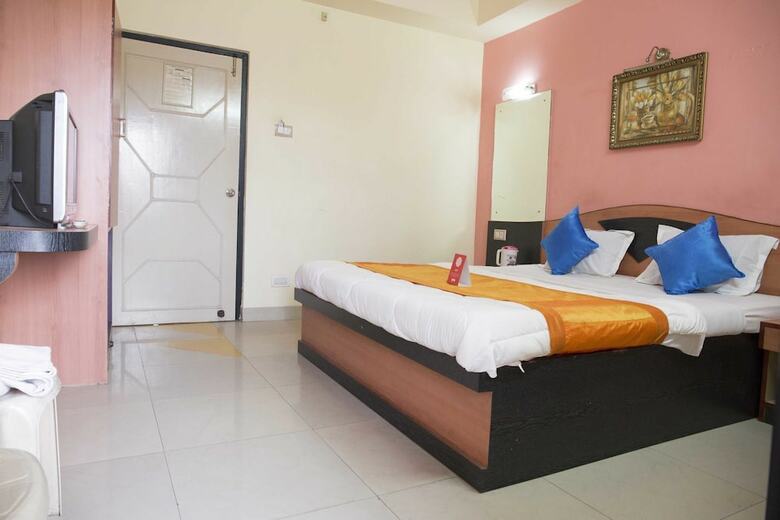 Oyo 3886 Hotel Trimurti Heights