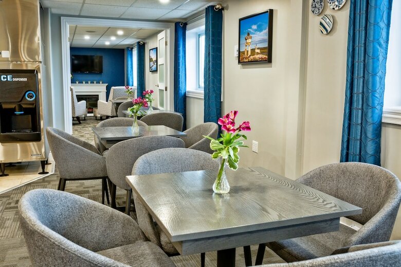 Hotel Royal Inn & Suites