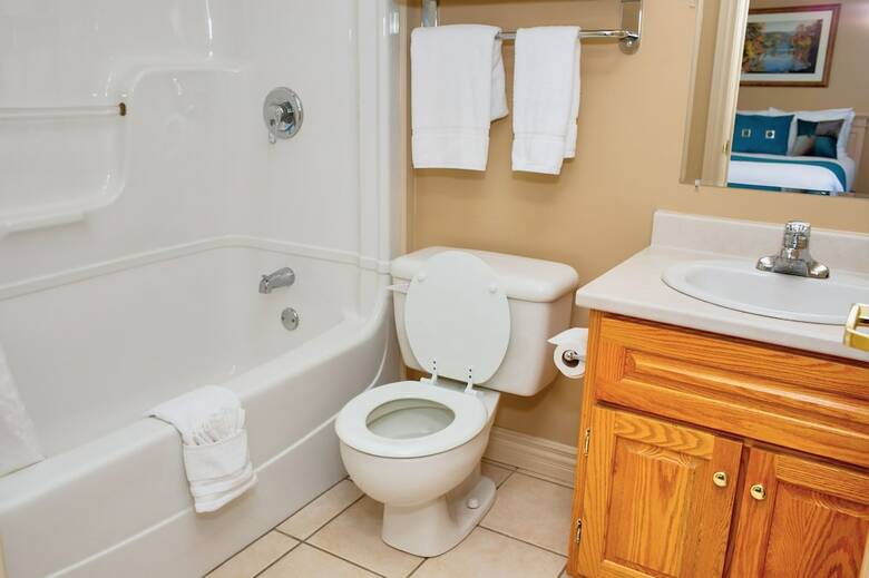 Hotel Royal Inn & Suites