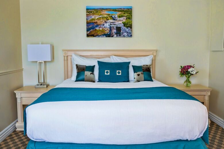 Hotel Royal Inn & Suites
