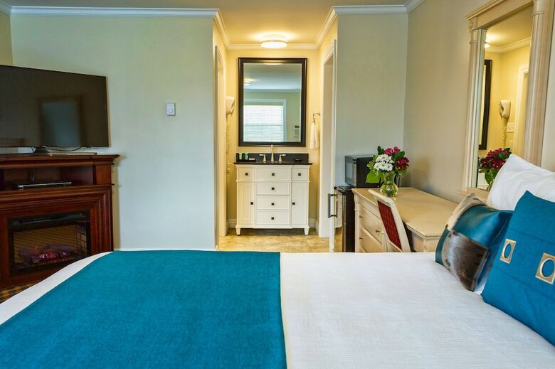 Hotel Royal Inn & Suites