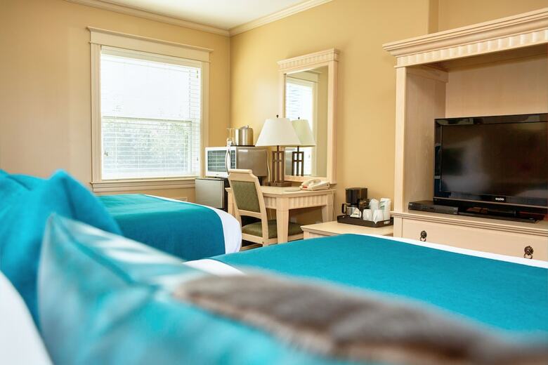 Hotel Royal Inn & Suites