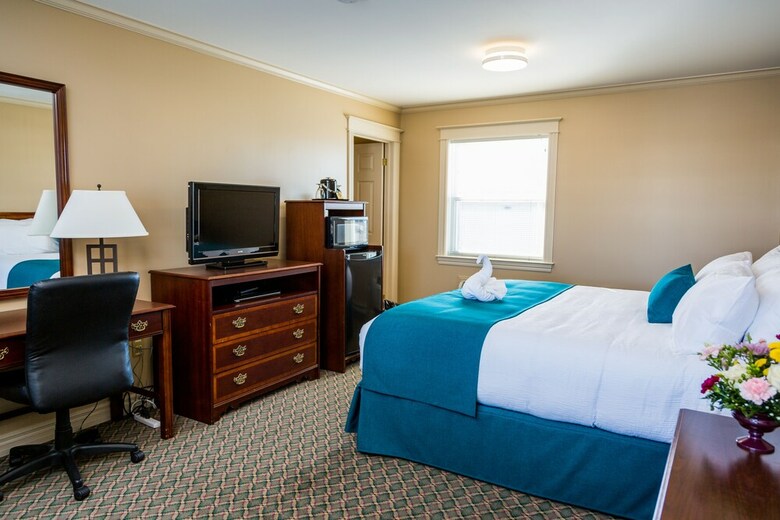 Hotel Royal Inn & Suites