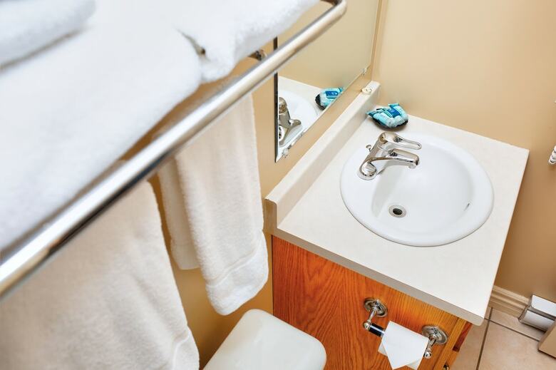 Hotel Royal Inn & Suites
