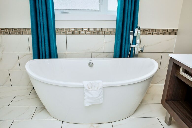 Hotel Royal Inn & Suites