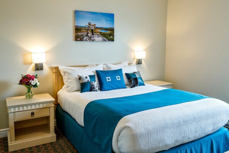 Hotel Royal Inn & Suites