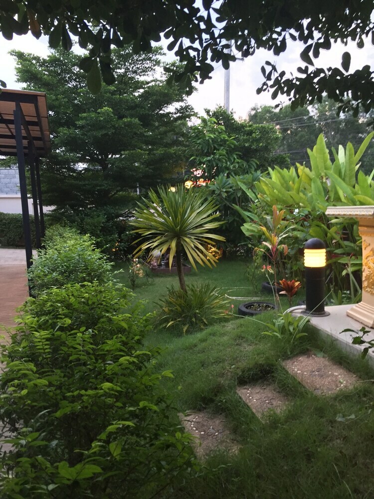Hotel Piyarom Resort