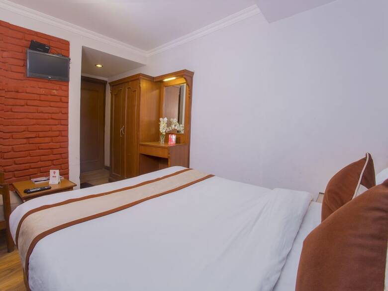 Hotel Oyo 11459 Osho Holiday Inn