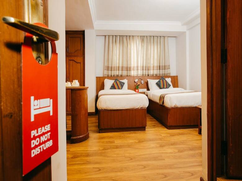 Hotel Oyo 11459 Osho Holiday Inn