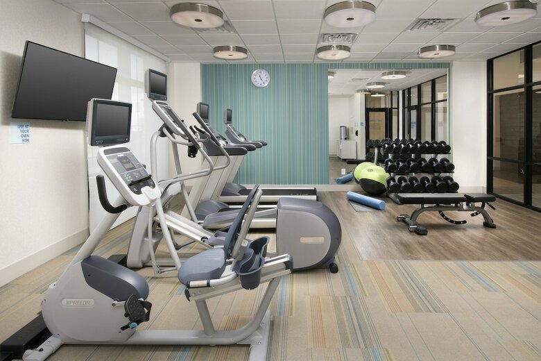 Hotel Holiday Inn Express And Suites North Brunswick