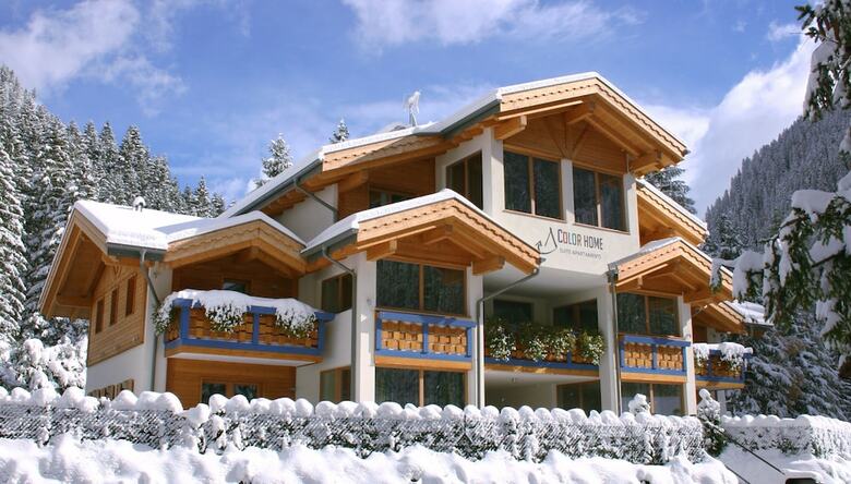 Residencia Color Home Suite Apartments