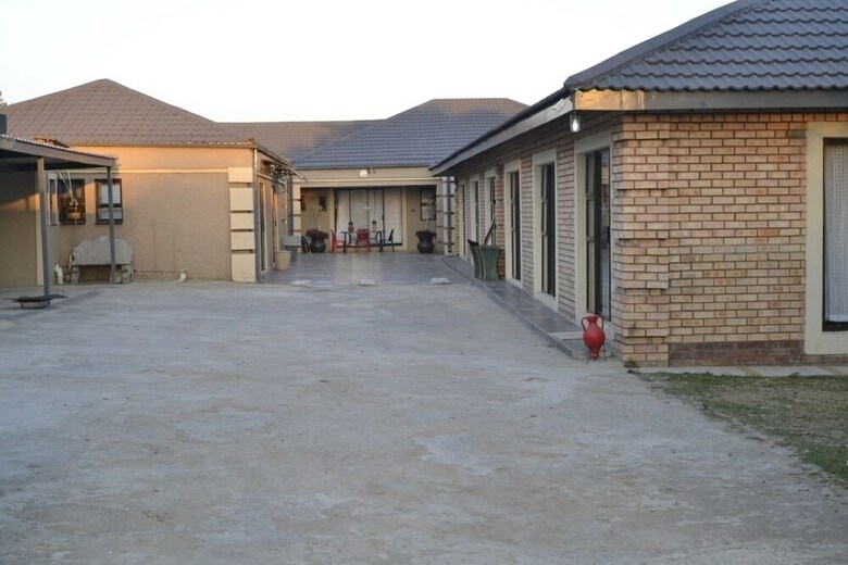 Hotel Thembisi Guesthouse