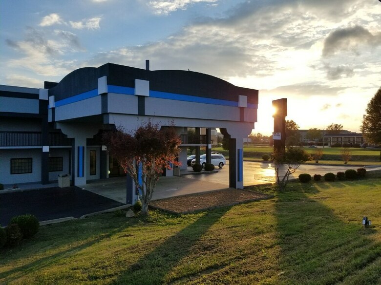 Motel Gateway Inn And Suites