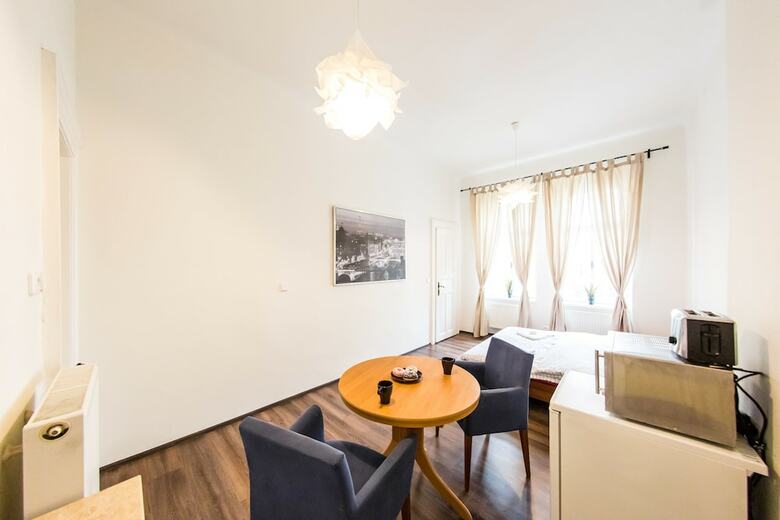 Freedom Rooms And Apartments