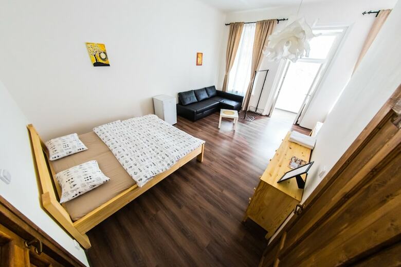 Freedom Rooms And Apartments