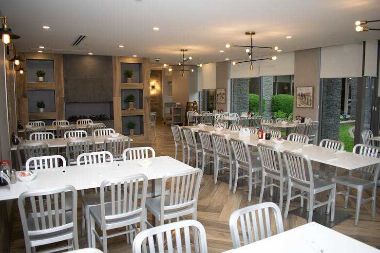 Vittoria Hotel And Suites