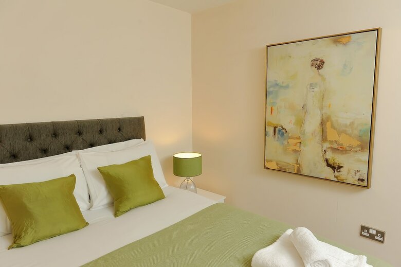 Reading Town Center River View Serviced Apartments
