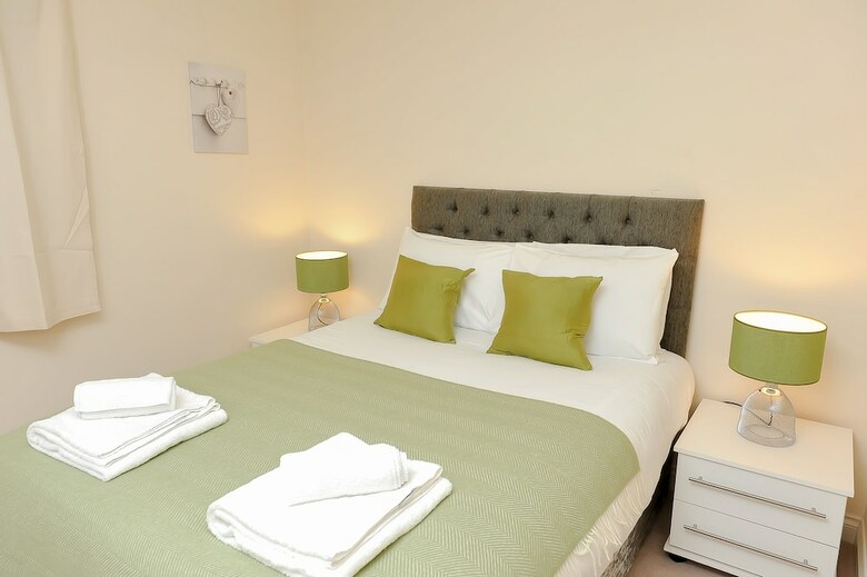 Reading Town Center River View Serviced Apartments