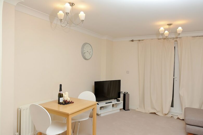 Reading Town Center River View Serviced Apartments