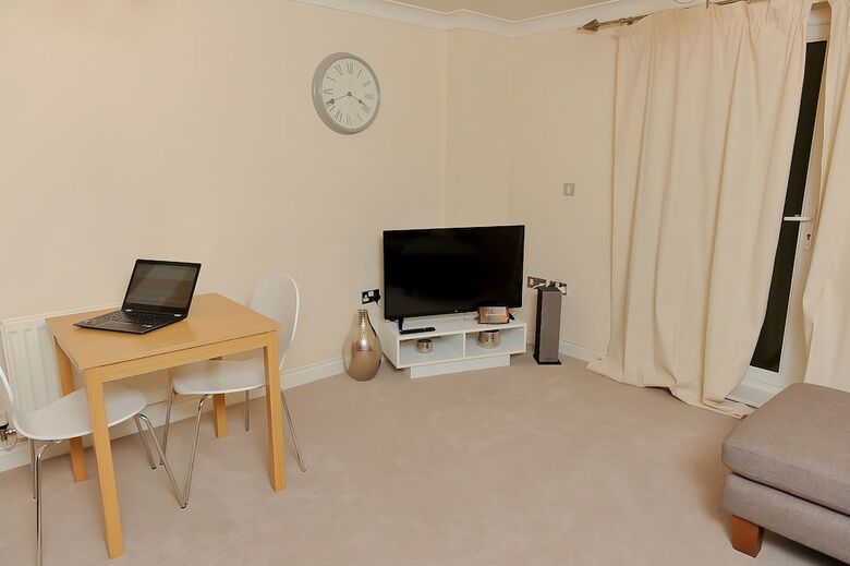 Reading Town Center River View Serviced Apartments