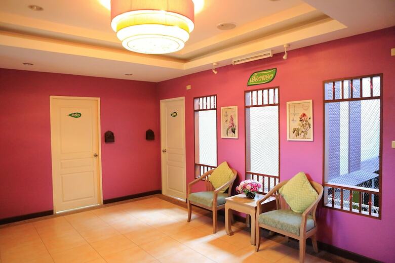 Rungnatee Place & Boutique Hotel