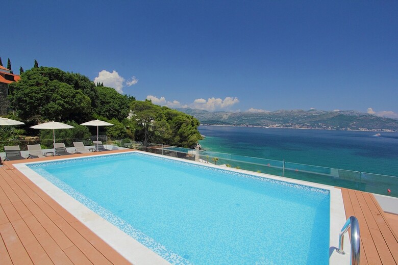 Aparthotel Kalamota Beach House