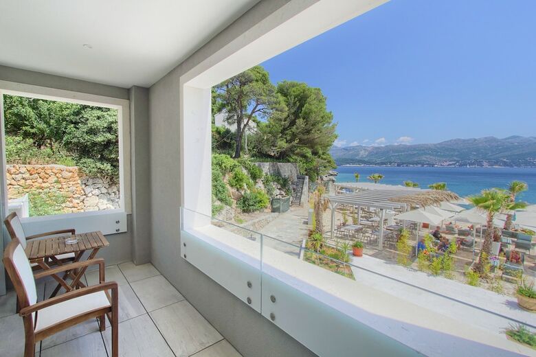 Aparthotel Kalamota Beach House