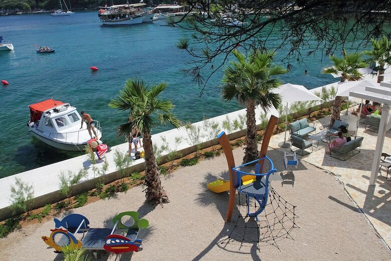Aparthotel Kalamota Beach House
