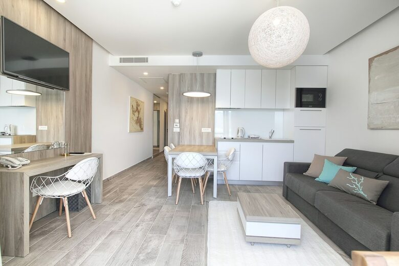 Aparthotel Kalamota Beach House
