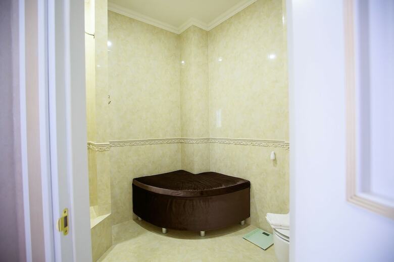 Hotel Lybid Plaza