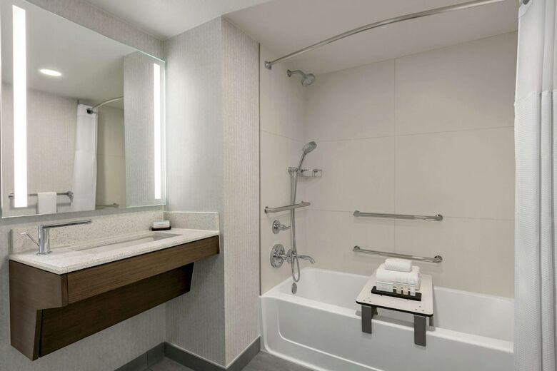 Hotel Embassy Suites By Hilton, Los Angeles - Downey