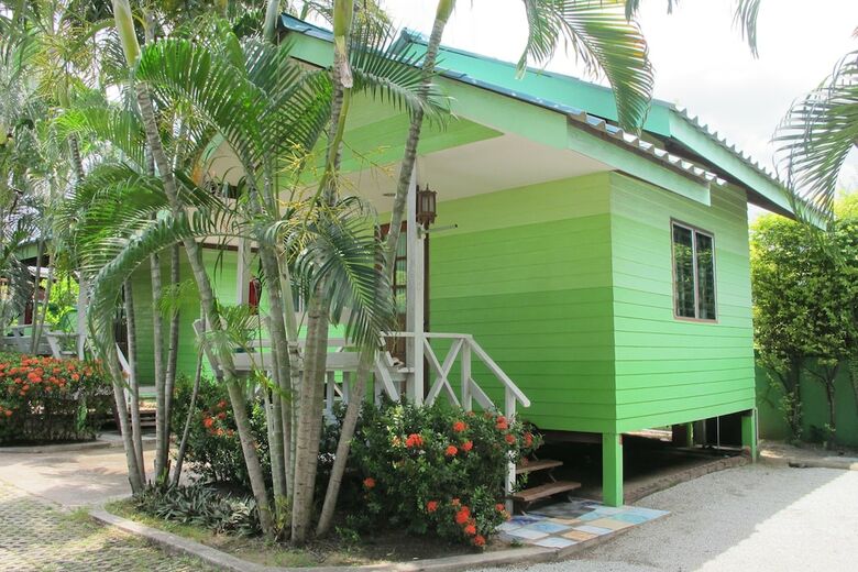 Hotel The Green Resort Sri Racha