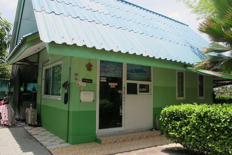 Hotel The Green Resort Sri Racha