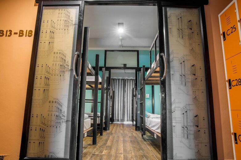Hostal The Guest Hotel - Hostel