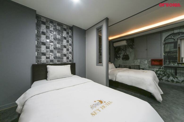 Hotel Sky Motel