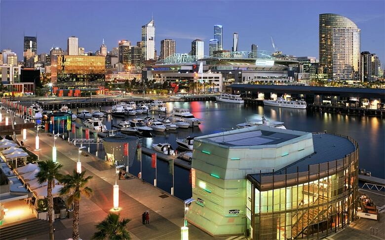 Melbourne Docklands Luxury Seaview Apartment