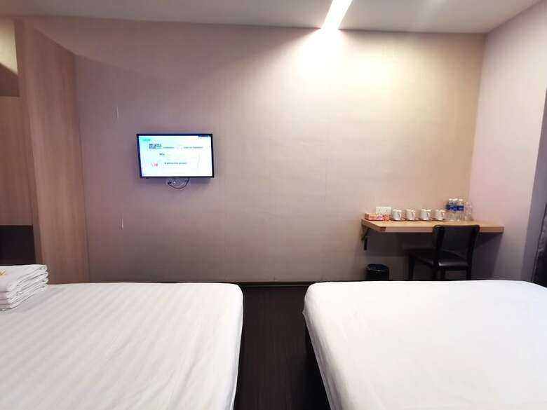 Oyo 89423 Zenz Hotel