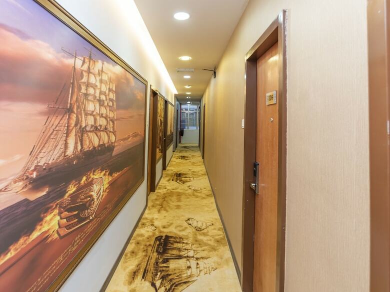 Oyo 89423 Zenz Hotel