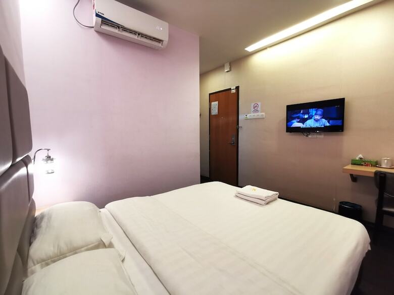 Oyo 89423 Zenz Hotel