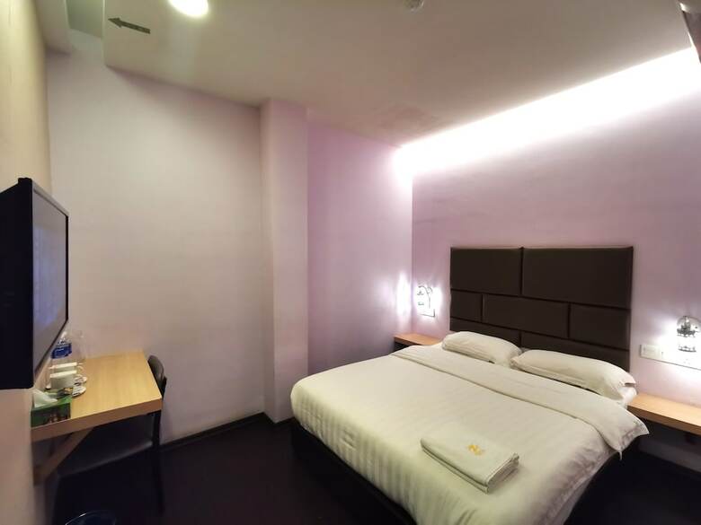 Oyo 89423 Zenz Hotel