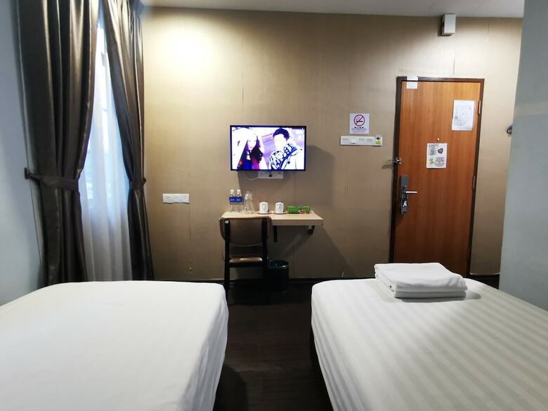 Oyo 89423 Zenz Hotel